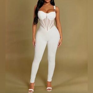 White Corset-Style Jumpsuit – Size Small 🤍